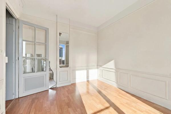 Appartement
         2 pièces
        - 30 m² Exclusivité 180 000 € *