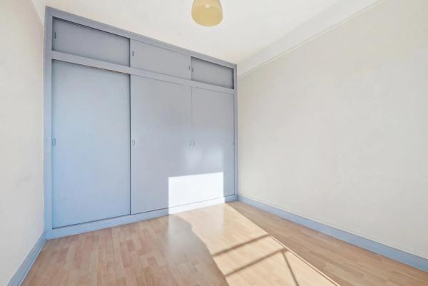 Appartement
         2 pièces
        - 30 m² Exclusivité 180 000 € *