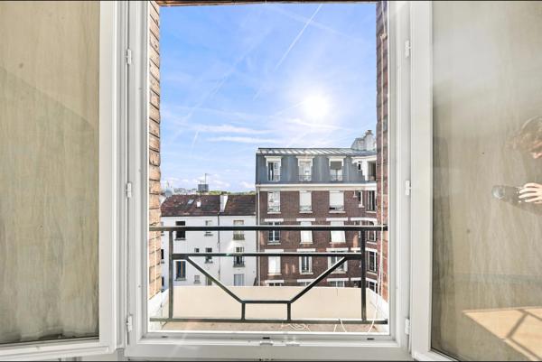 Appartement
         2 pièces
        - 30 m² Exclusivité 180 000 € *
