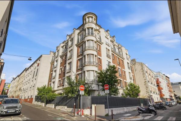 Appartement
         2 pièces
        - 30 m² Exclusivité 180 000 € *