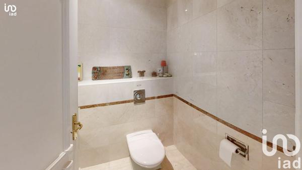 Appartement 2 pièces de 68 m² à Paris (75008)