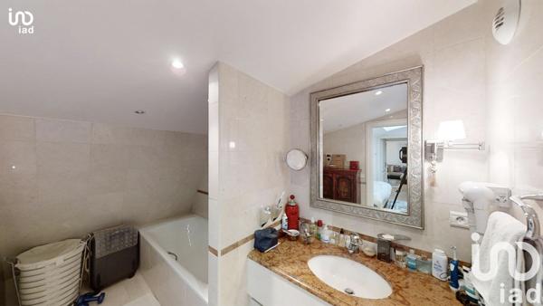 Appartement 2 pièces de 68 m² à Paris (75008)