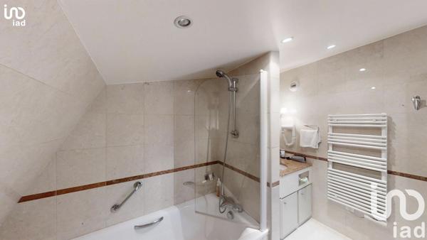 Appartement 2 pièces de 68 m² à Paris (75008)