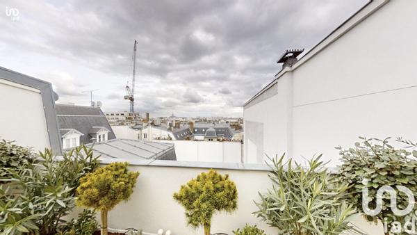 Appartement 2 pièces de 68 m² à Paris (75008)