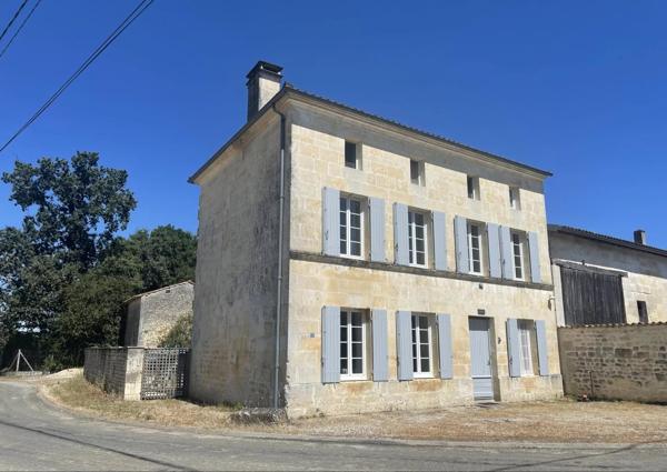 Maison proche Jonzac avec piscine et petit jardin
