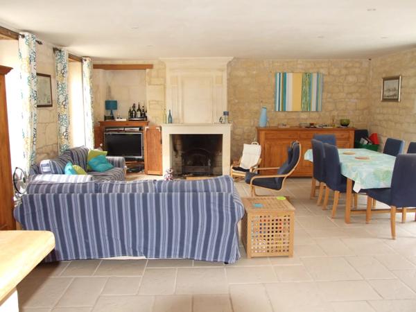 Maison proche Jonzac avec piscine et petit jardin