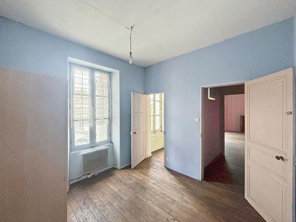 Ensemble immobilier ou grande maison familiale à rénover