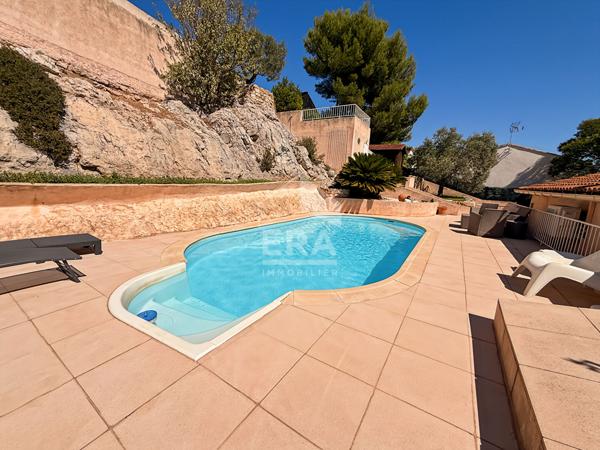 LES PENNES MIRABEAU - Maison T3 avec 2 garages, piscine sur une parcelle de 590m2