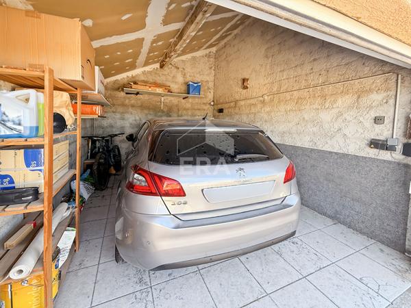 LES PENNES MIRABEAU - Maison T3 avec 2 garages, piscine sur une parcelle de 590m2