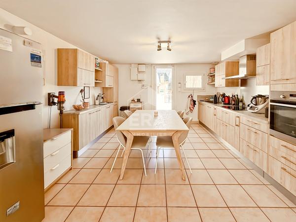 LES PENNES MIRABEAU - Maison T3 avec 2 garages, piscine sur une parcelle de 590m2