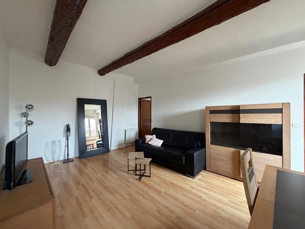 AIX EN PROVENCE - A LOUER -T3 CENTRE VILLE SUR LE COURS MIRABEAU - MEUBLE