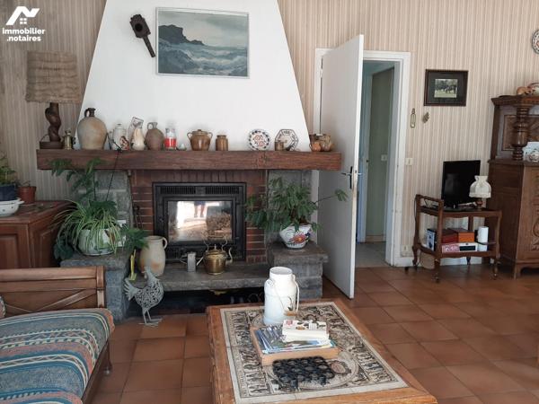 Pavillon de plain pied avec sous-sol enterré proche centre avec parc arboré autour