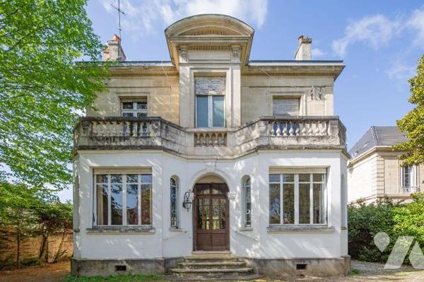 LE BOUSCAT (33110) - 
Belle demeure bourgeoise non mitoyenne datant des années 1880  d'une sur...