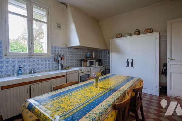 LE BOUSCAT (33110) - 
Belle demeure bourgeoise non mitoyenne datant des années 1880  d'une sur...