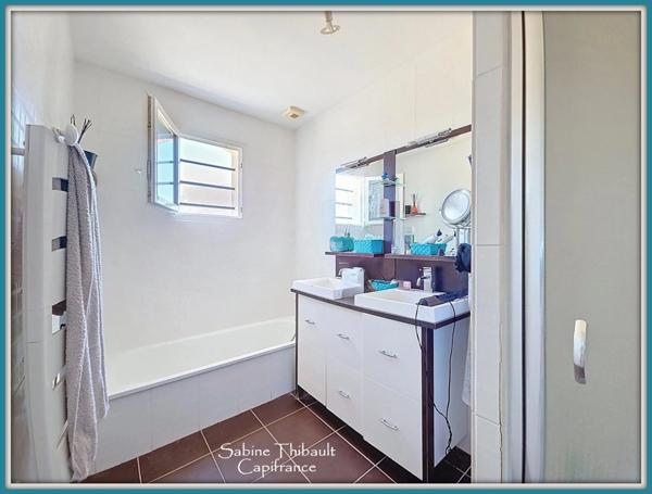 Dpt Indre et Loire (37), à vendre SOUVIGNE maison 6 pièces - 144 m2 - Terrain clos