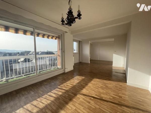 APPARTEMENT AVEC BALCON ET VUE DEGAGEE