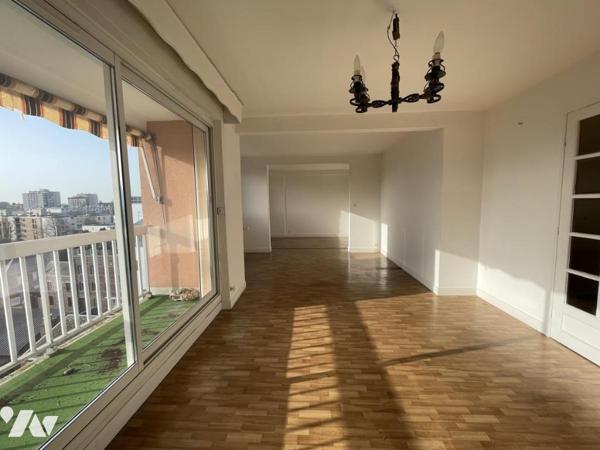 APPARTEMENT AVEC BALCON ET VUE DEGAGEE