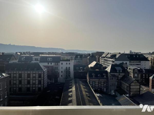 APPARTEMENT AVEC BALCON ET VUE DEGAGEE
