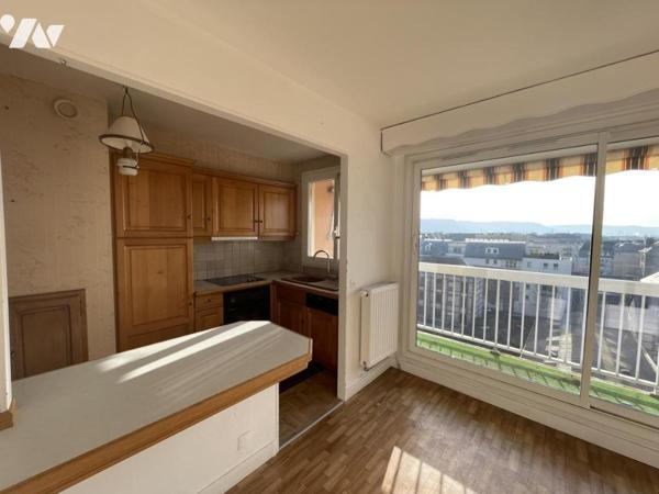 APPARTEMENT AVEC BALCON ET VUE DEGAGEE