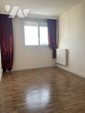 APPARTEMENT AVEC BALCON ET VUE DEGAGEE