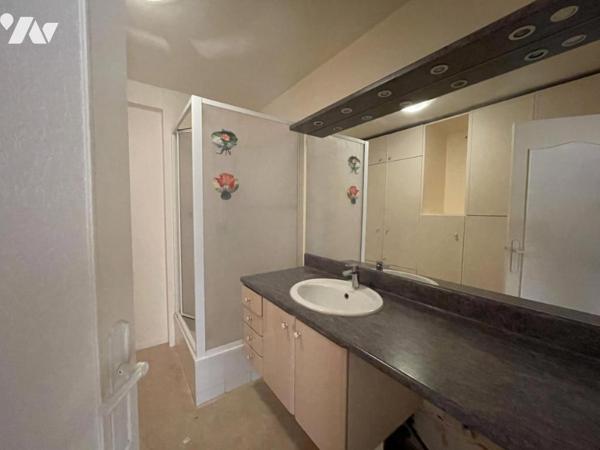 APPARTEMENT AVEC BALCON ET VUE DEGAGEE