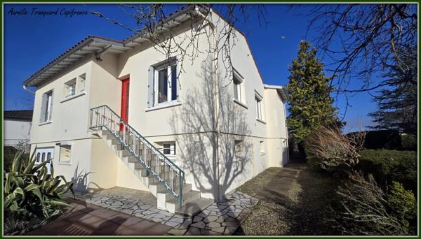 Maison à vendre 6 pièces proche SAINT JEAN D'ANGELY composée de 4 chambres, terrain clos et arboré avec sous sol aménagé