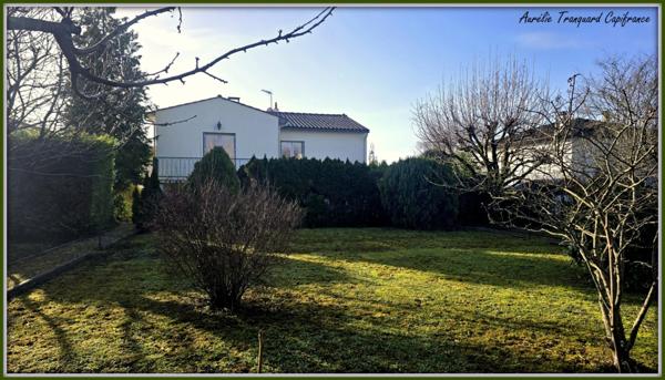 Maison à vendre 6 pièces proche SAINT JEAN D'ANGELY composée de 4 chambres, terrain clos et arboré avec sous sol aménagé