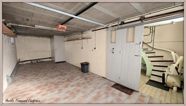 Maison à vendre 6 pièces proche SAINT JEAN D'ANGELY composée de 4 chambres, terrain clos et arboré avec sous sol aménagé