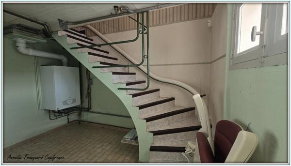 Maison à vendre 6 pièces proche SAINT JEAN D'ANGELY composée de 4 chambres, terrain clos et arboré avec sous sol aménagé