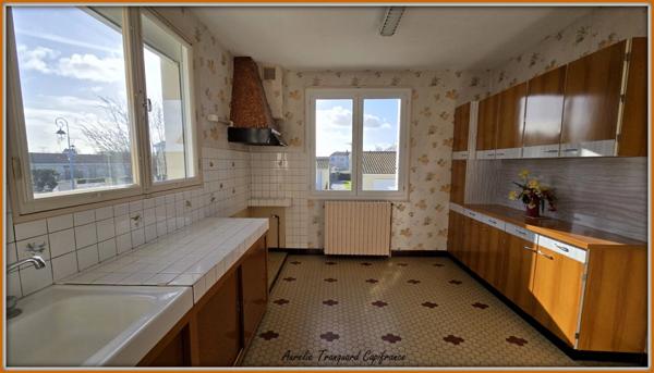 Maison à vendre 6 pièces proche SAINT JEAN D'ANGELY composée de 4 chambres, terrain clos et arboré avec sous sol aménagé