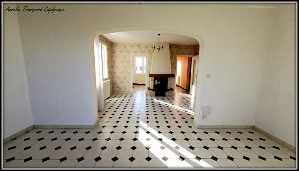 Maison à vendre 6 pièces proche SAINT JEAN D'ANGELY composée de 4 chambres, terrain clos et arboré avec sous sol aménagé