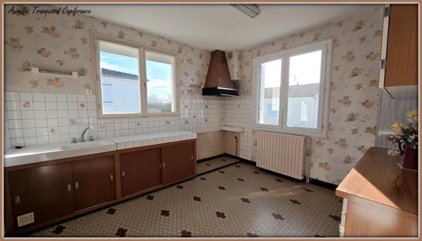 Maison à vendre 6 pièces proche SAINT JEAN D'ANGELY composée de 4 chambres, terrain clos et arboré avec sous sol aménagé
