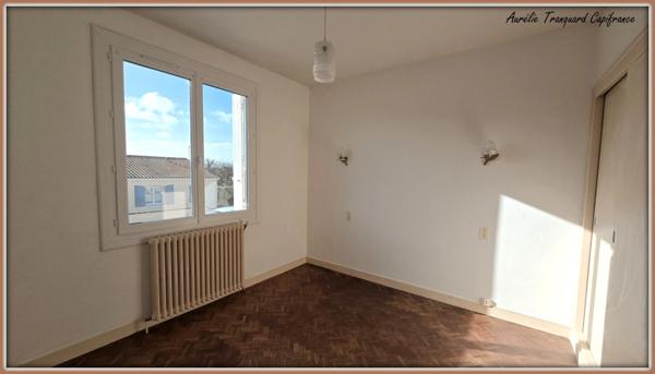 Maison à vendre 6 pièces proche SAINT JEAN D'ANGELY composée de 4 chambres, terrain clos et arboré avec sous sol aménagé