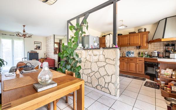 Maison à vendre    5 pièces • 104,80 m2 Bosmie-l'Aiguille