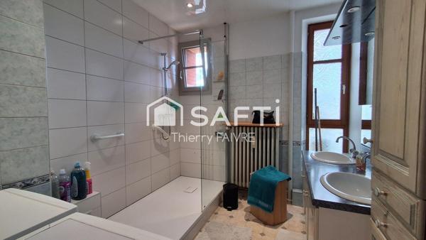 Appartement rénové avec garage, ascenseur