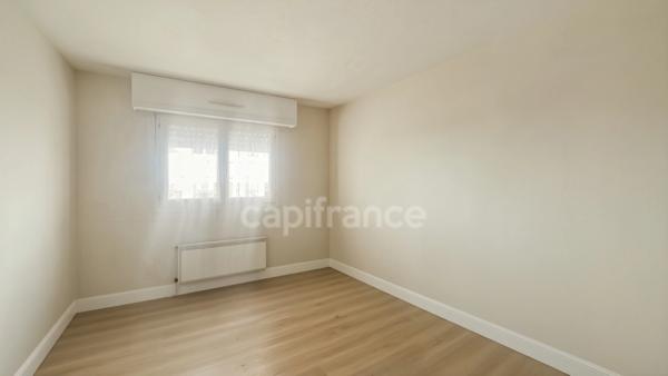 LE HAILLAN - Spacieux T3 lumineux de 72 m² en rez-de-chaussée avec jardinet à jouissance exclusive, accès indépendant, cellier et parking sous-sol