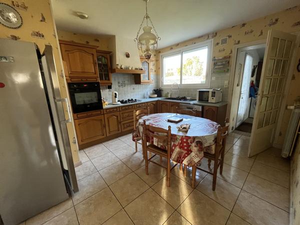 Thouars (79100) ref 100844 EXCLUSIVITE THOUARS Quartier calme , Proche commerces et écoles Maison de Plain Pied , 3 chambres