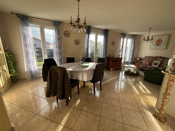 Thouars (79100) ref 100844 EXCLUSIVITE THOUARS Quartier calme , Proche commerces et écoles Maison de Plain Pied , 3 chambres