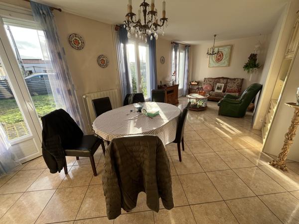 Thouars (79100) ref 100844 EXCLUSIVITE THOUARS Quartier calme , Proche commerces et écoles Maison de Plain Pied , 3 chambres