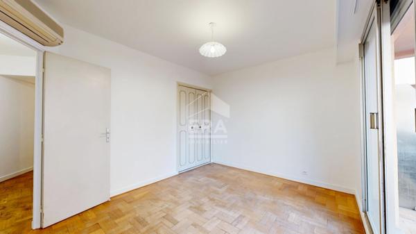 NICE - MUSICIENS / GAMBETTA : VASTE 4 PIÈCES AVEC TERRASSE ET BALCONS