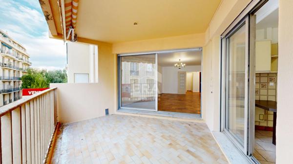 NICE - MUSICIENS / GAMBETTA : VASTE 4 PIÈCES AVEC TERRASSE ET BALCONS