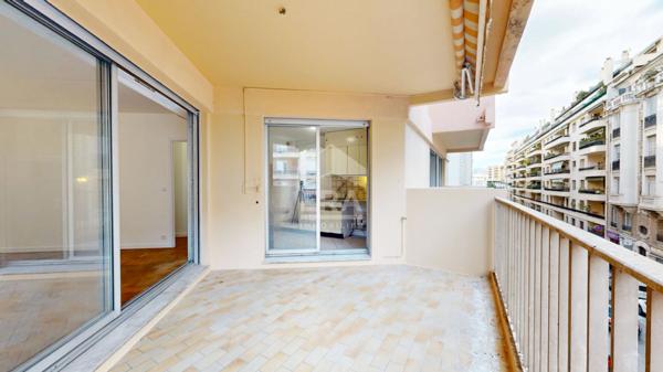 NICE - MUSICIENS / GAMBETTA : VASTE 4 PIÈCES AVEC TERRASSE ET BALCONS