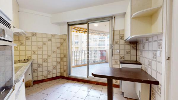 NICE - MUSICIENS / GAMBETTA : VASTE 4 PIÈCES AVEC TERRASSE ET BALCONS