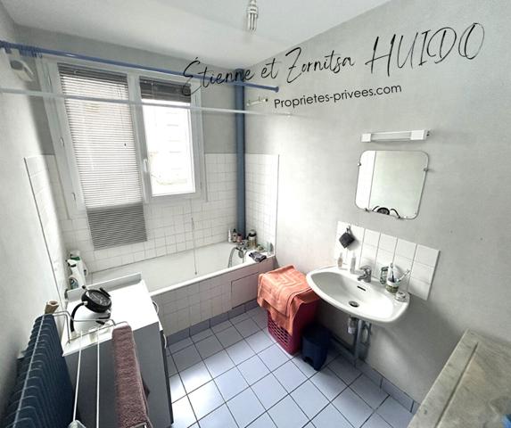 Issoudun 36100 - Appartement - 78m² - 1er étage - 4 pièces - 2 chambres - cave - emplacement de parking