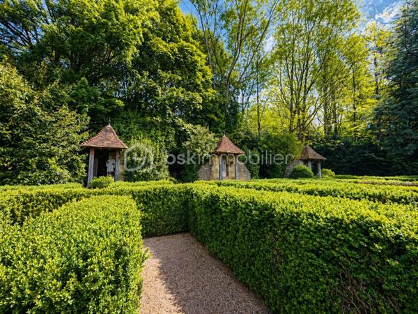 Manoir de 143 100 m²