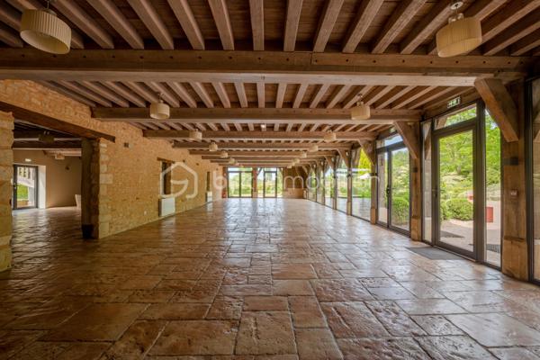 Manoir de 143 100 m²