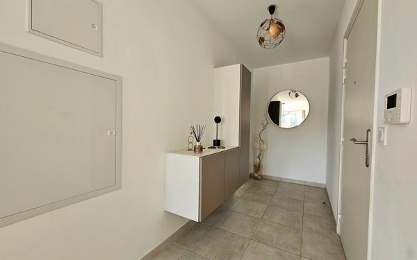 Appartement à vendre    3 pièces • 68 m2 Eyguières