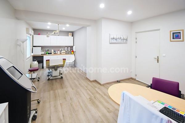 BEL APPARTEMENT DE PLAIN-PIED DE 66,4 M² AVEC PARKING PRIVATIF