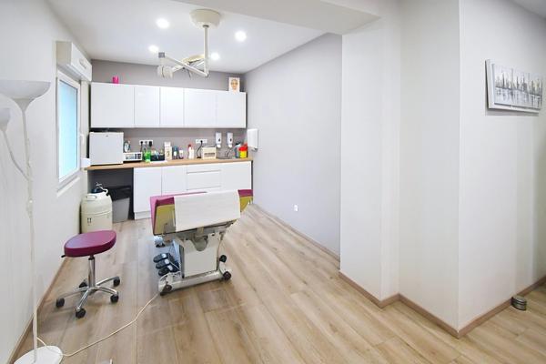 BEL APPARTEMENT DE PLAIN-PIED DE 66,4 M² AVEC PARKING PRIVATIF