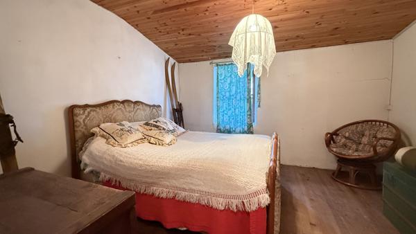 Villeneuve-les-Cerfs (63310) Maison de campagne familiale à rénover entièrement avec terrain et dépendances